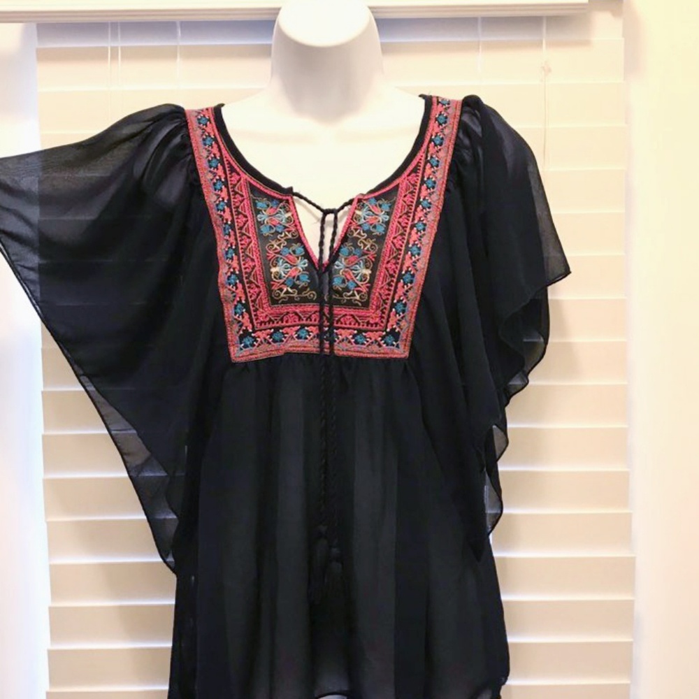 Rue 21 BOHO Women's Blouse Size M With Embroidery